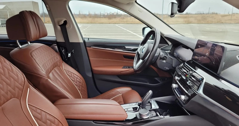 BMW Seria 5 cena 199900 przebieg: 53000, rok produkcji 2021 z Szczecin małe 301